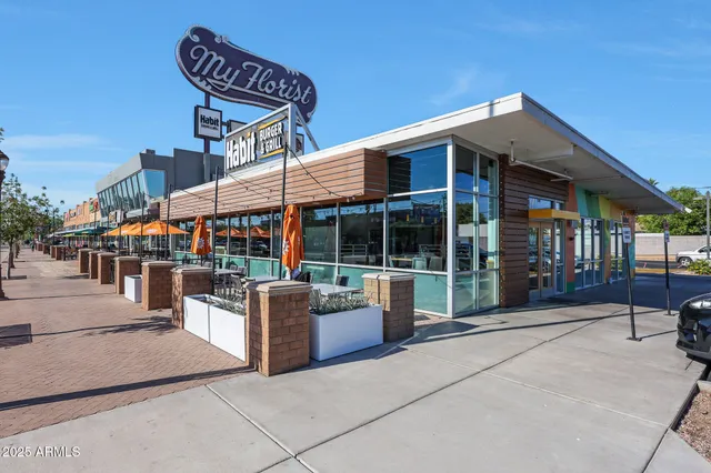 a view of outdoor space and city