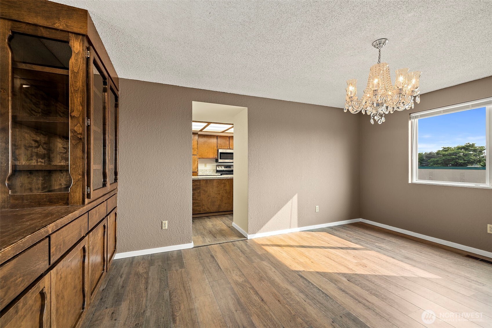 2516 Rockefeller Avenue, Unit A B Everett, WA 98201 - Photo 4 of 37