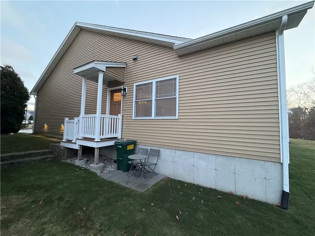 $1,950 | 76 Morningside Drive, North Kingstown, RI 02852