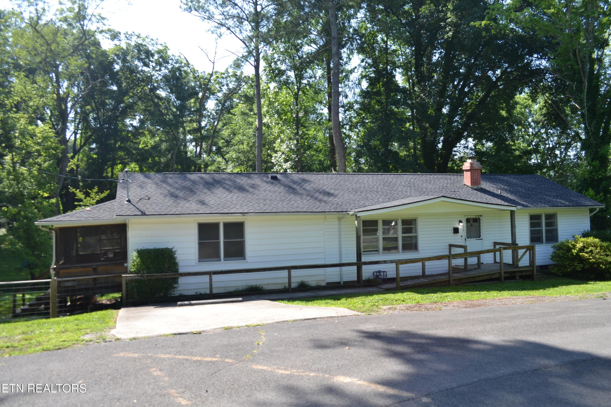 105 Rand Circle Oak Ridge, TN 37830 - Photo 2 of 60 Gallery Image 2