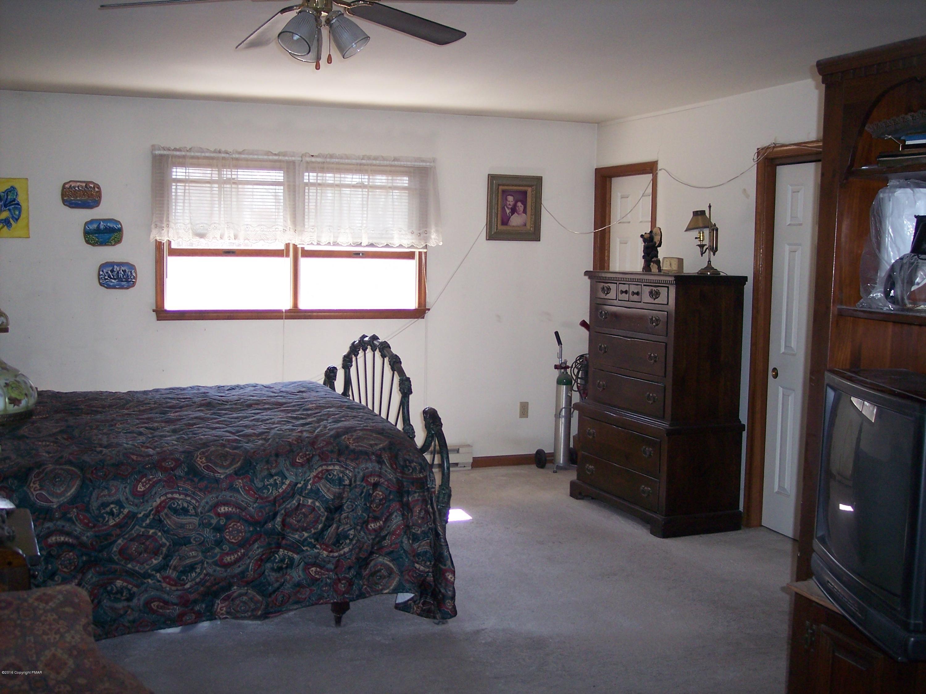 220 Mohican Road Canadensis, PA 18325 - Photo 16 of 36 Master Bedroom