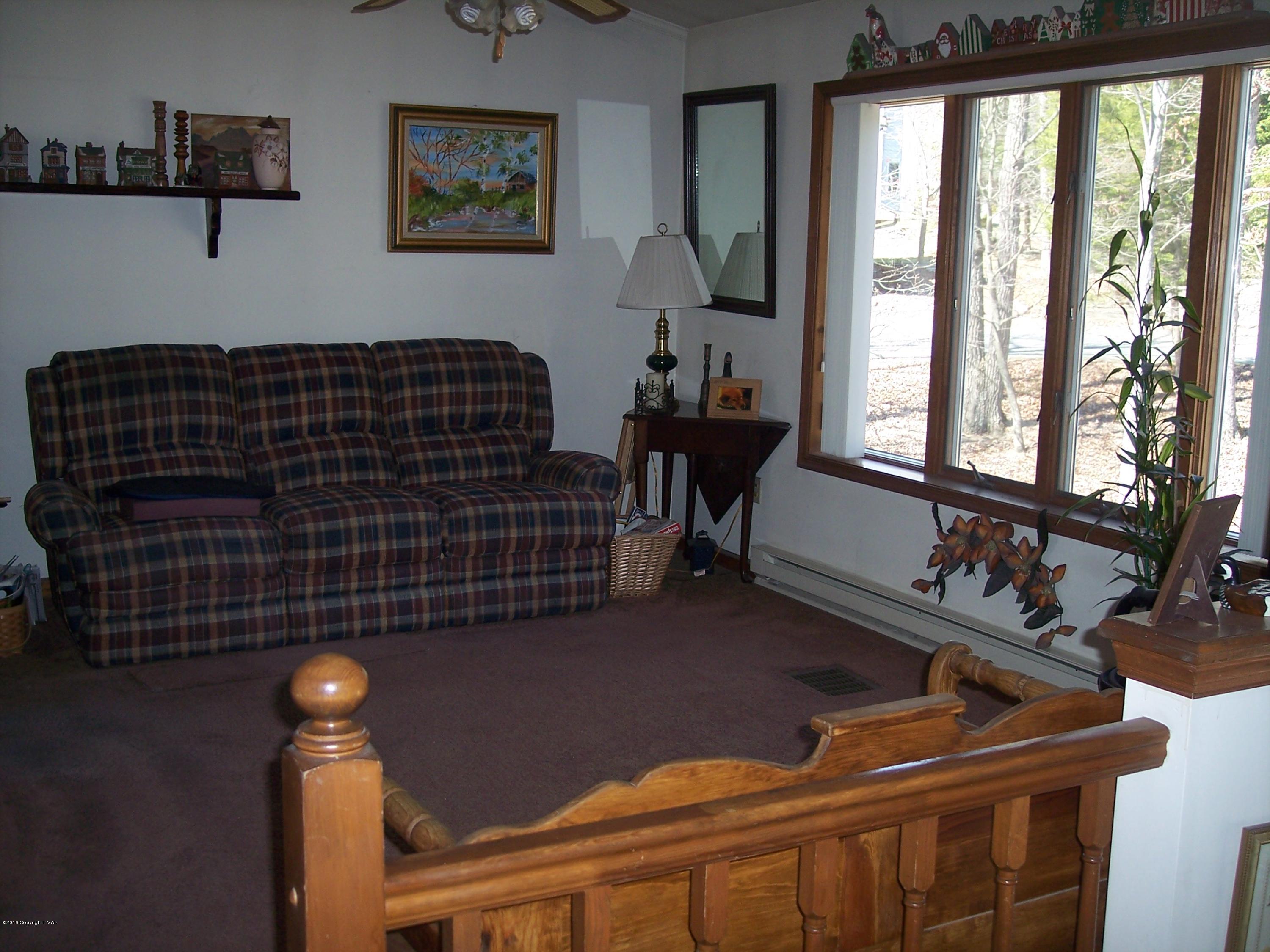220 Mohican Road Canadensis, PA 18325 - Photo 2 of 36 Living Room