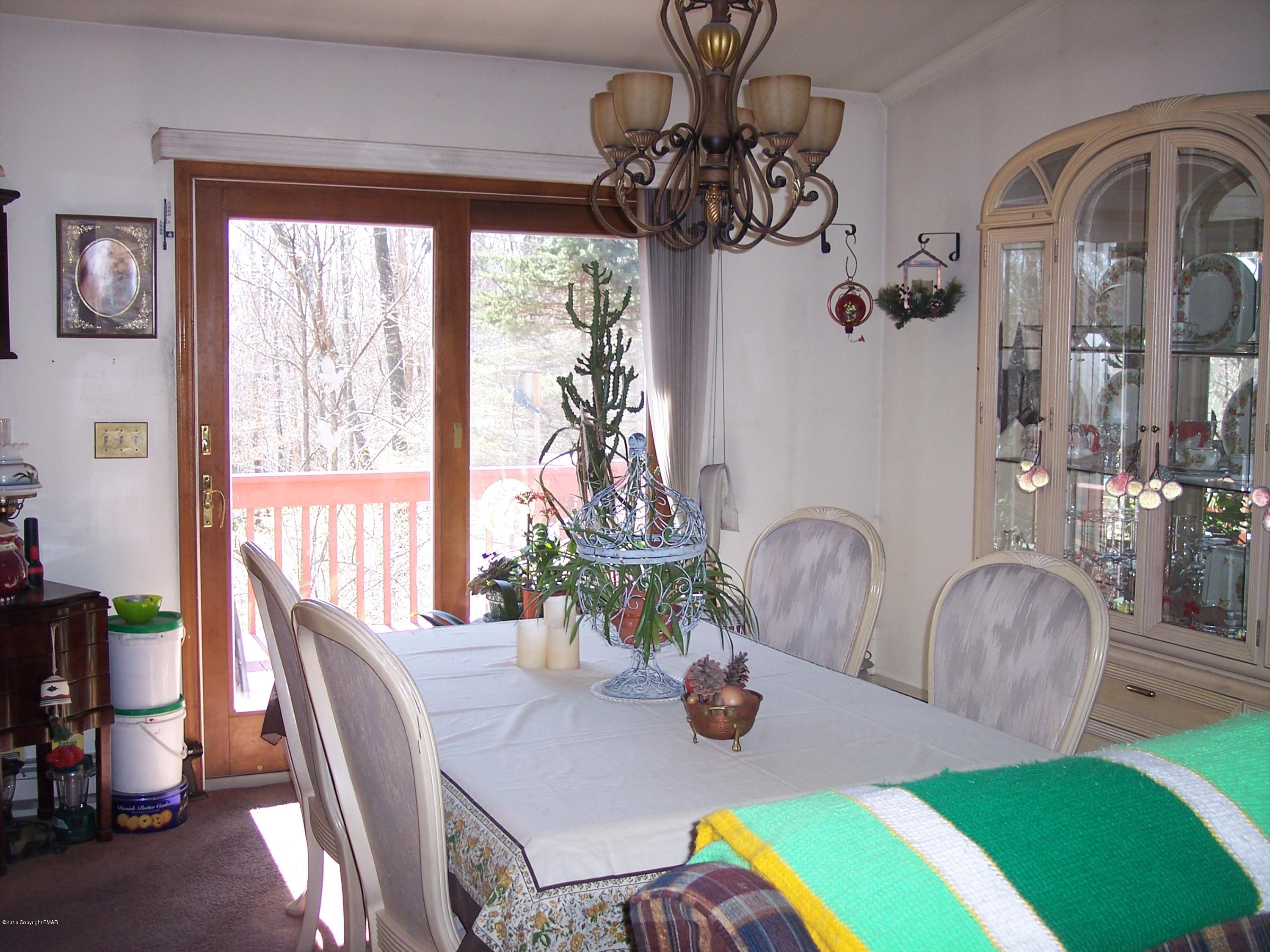 220 Mohican Road Canadensis, PA 18325 - Photo 8 of 36 Dining Room