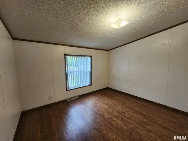 $69,900 | 114 East Main Street, Ewing, IL 62836