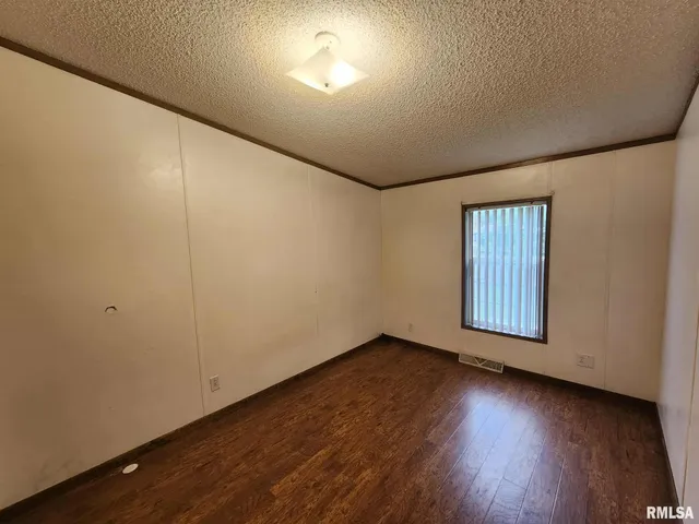 $69,900 | 114 East Main Street, Ewing, IL 62836