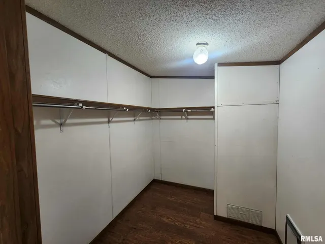 $69,900 | 114 East Main Street, Ewing, IL 62836