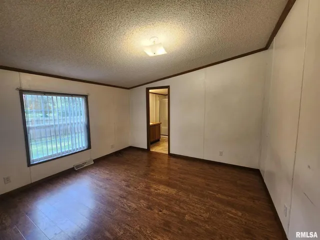 $69,900 | 114 East Main Street, Ewing, IL 62836