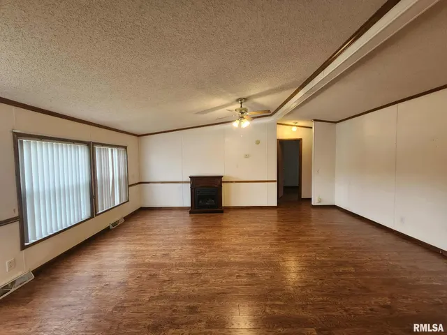 $69,900 | 114 East Main Street, Ewing, IL 62836