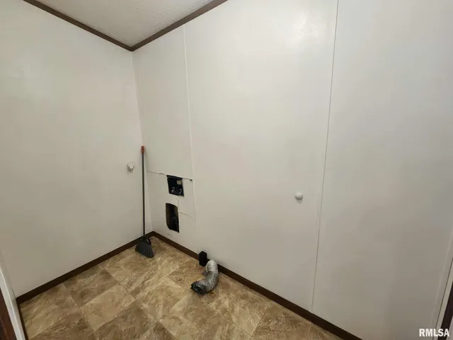 $69,900 | 114 East Main Street, Ewing, IL 62836