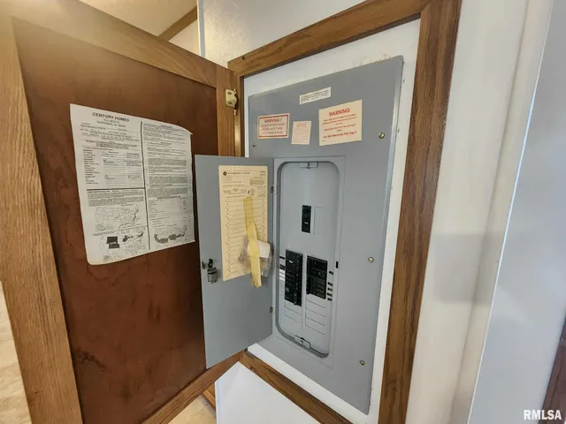 $69,900 | 114 East Main Street, Ewing, IL 62836