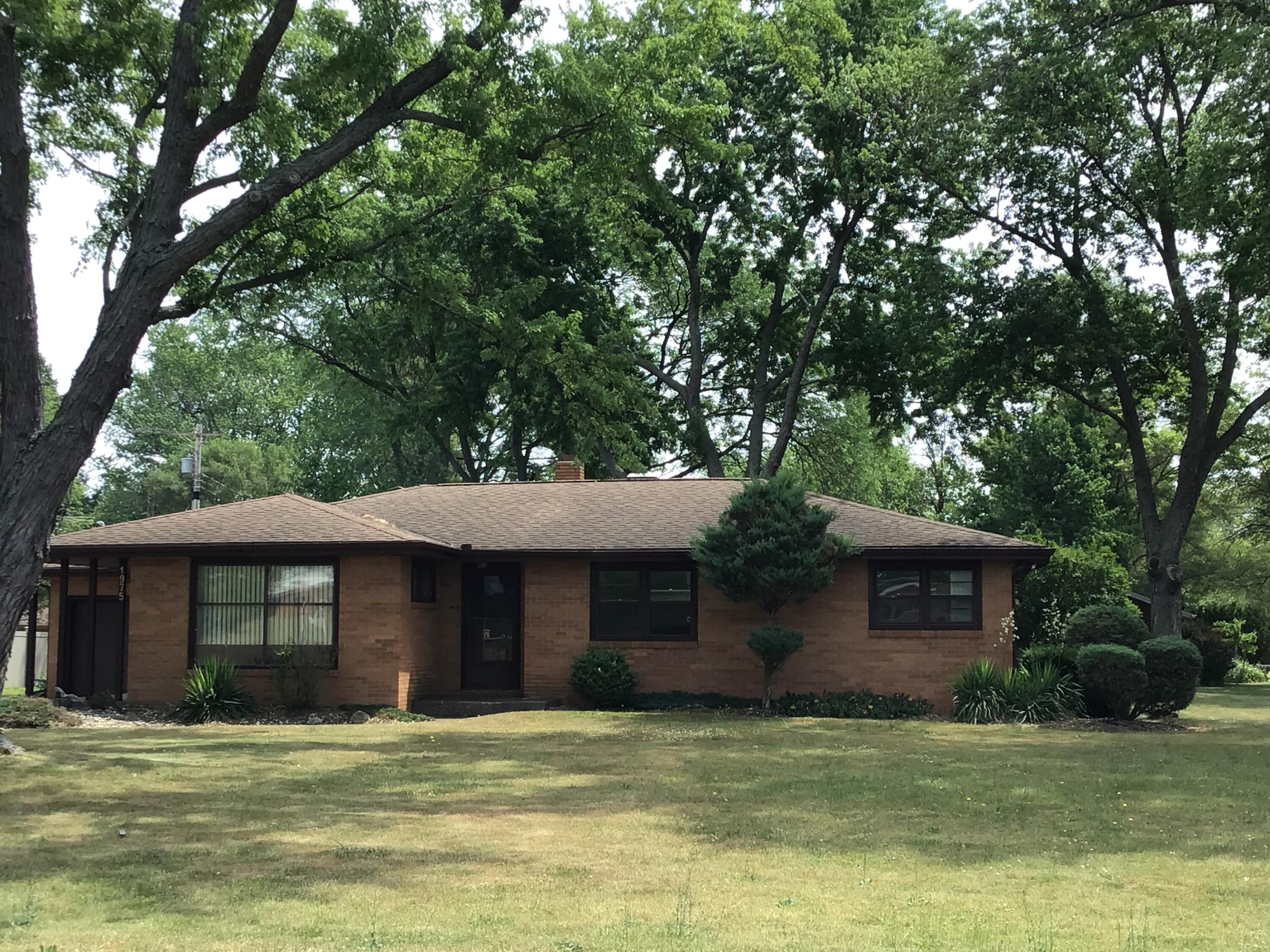 1975 Commonwealth Road Benton Harbor, MI 49022 - Photo 1 of 17 B90A39EB-87B4-452C-9F42-92EC9645F5FD
