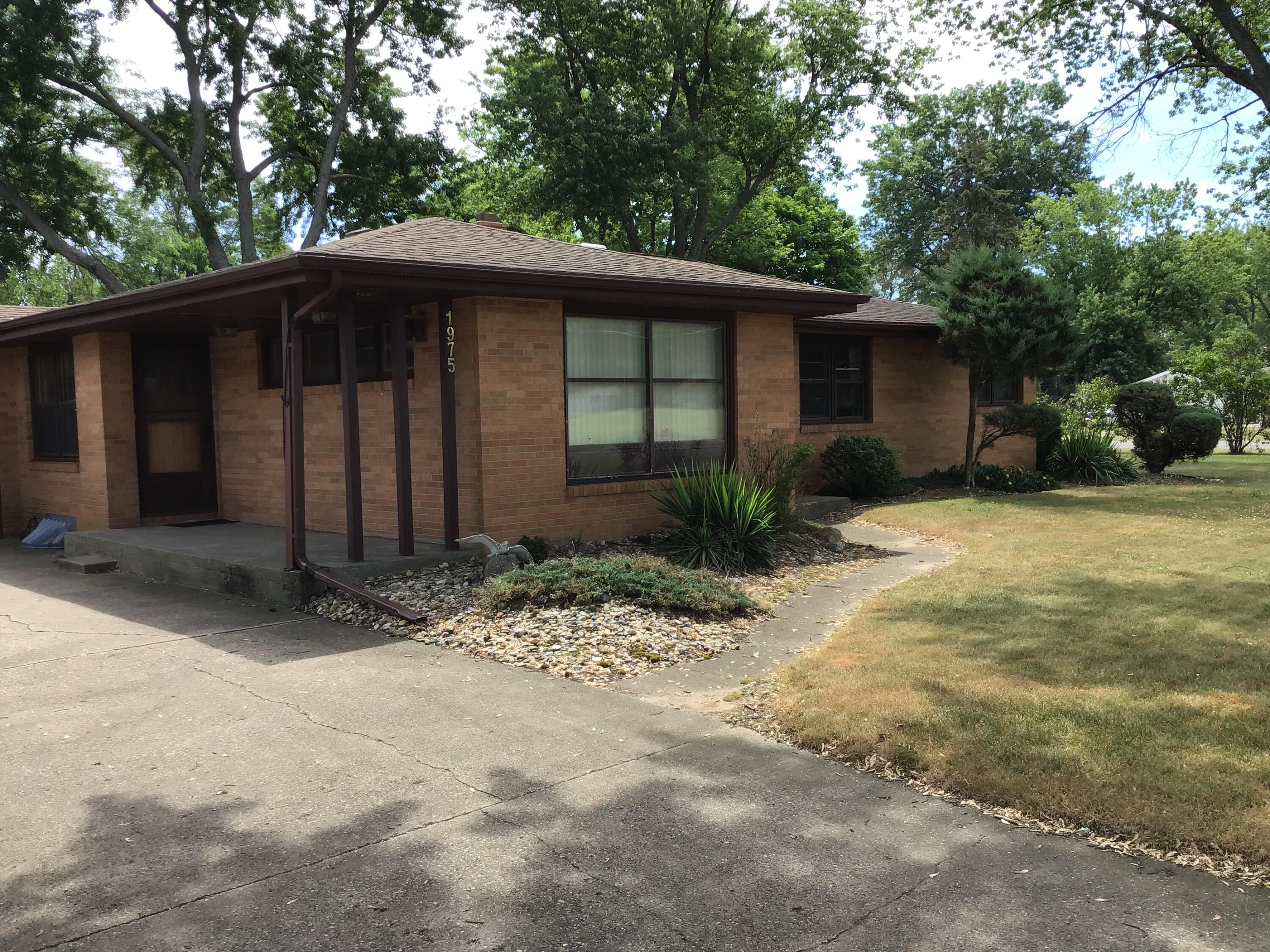 1975 Commonwealth Road Benton Harbor, MI 49022 - Photo 7 of 17 D112B9DC-6375-4791-9049-F77AF025E1BD