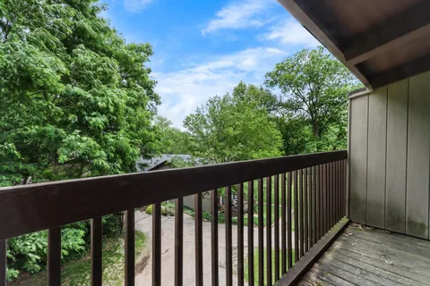 $639,000 | 850 Hillside Drive, Unit GG1, Fontana, WI 53125