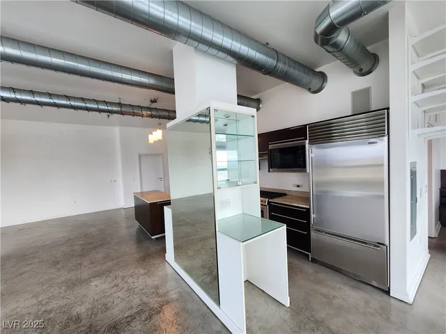 $2,780 | 200 Hoover Avenue, Unit 2003, Las Vegas, NV 89101