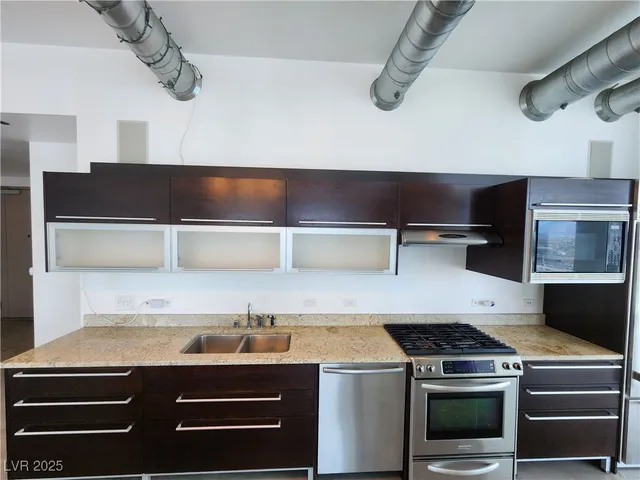 $2,780 | 200 Hoover Avenue, Unit 2003, Las Vegas, NV 89101