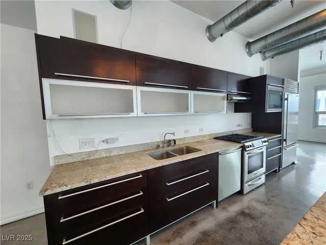 $2,780 | 200 Hoover Avenue, Unit 2003, Las Vegas, NV 89101