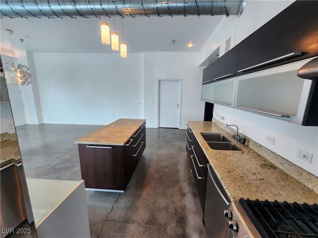 $2,780 | 200 Hoover Avenue, Unit 2003, Las Vegas, NV 89101