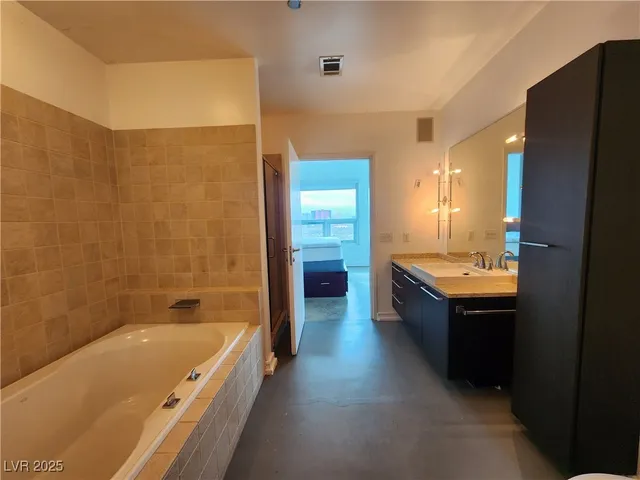 $2,780 | 200 Hoover Avenue, Unit 2003, Las Vegas, NV 89101