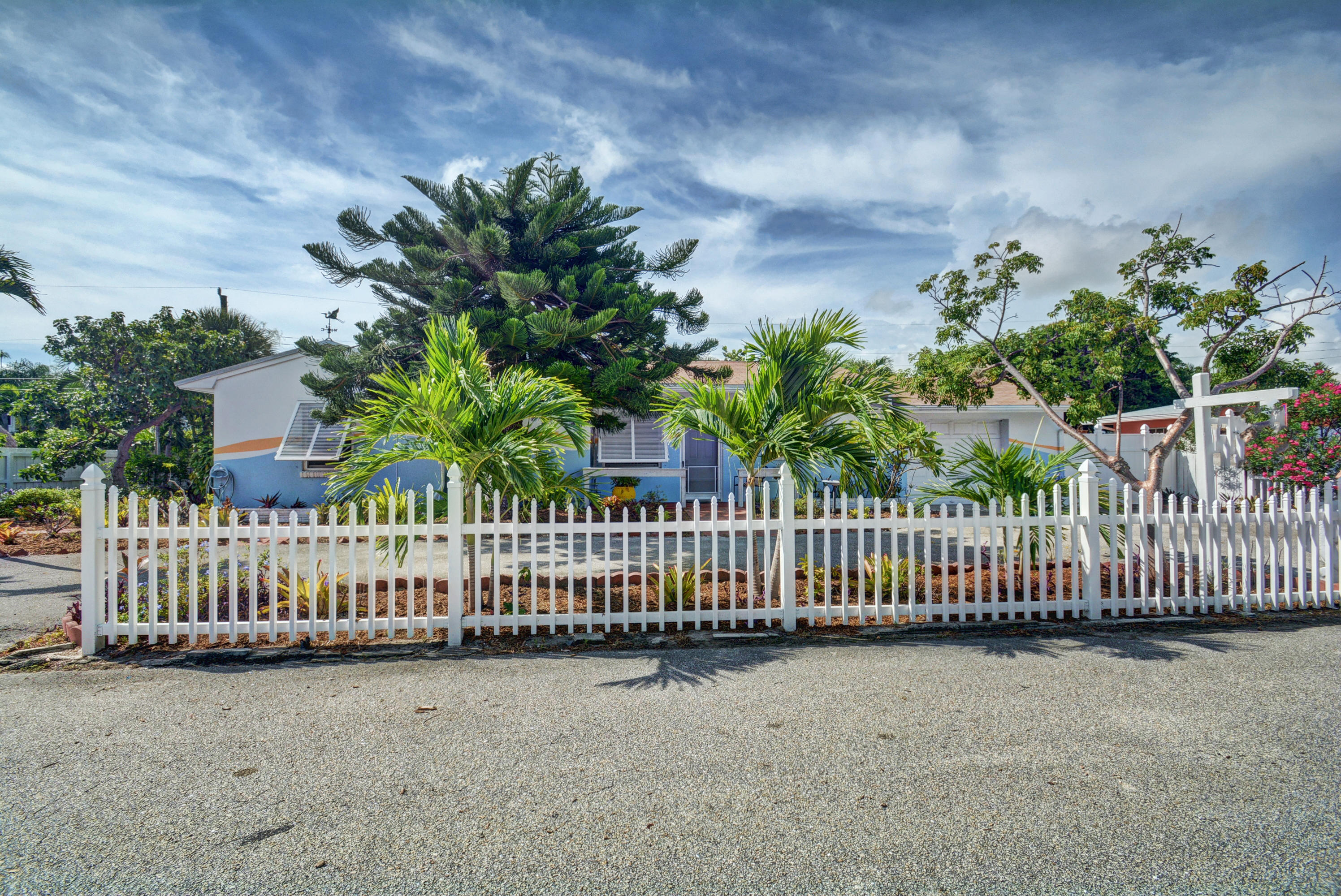 660 S Road Boynton Beach, FL 33435 - Photo 1 of 37 Front of Home