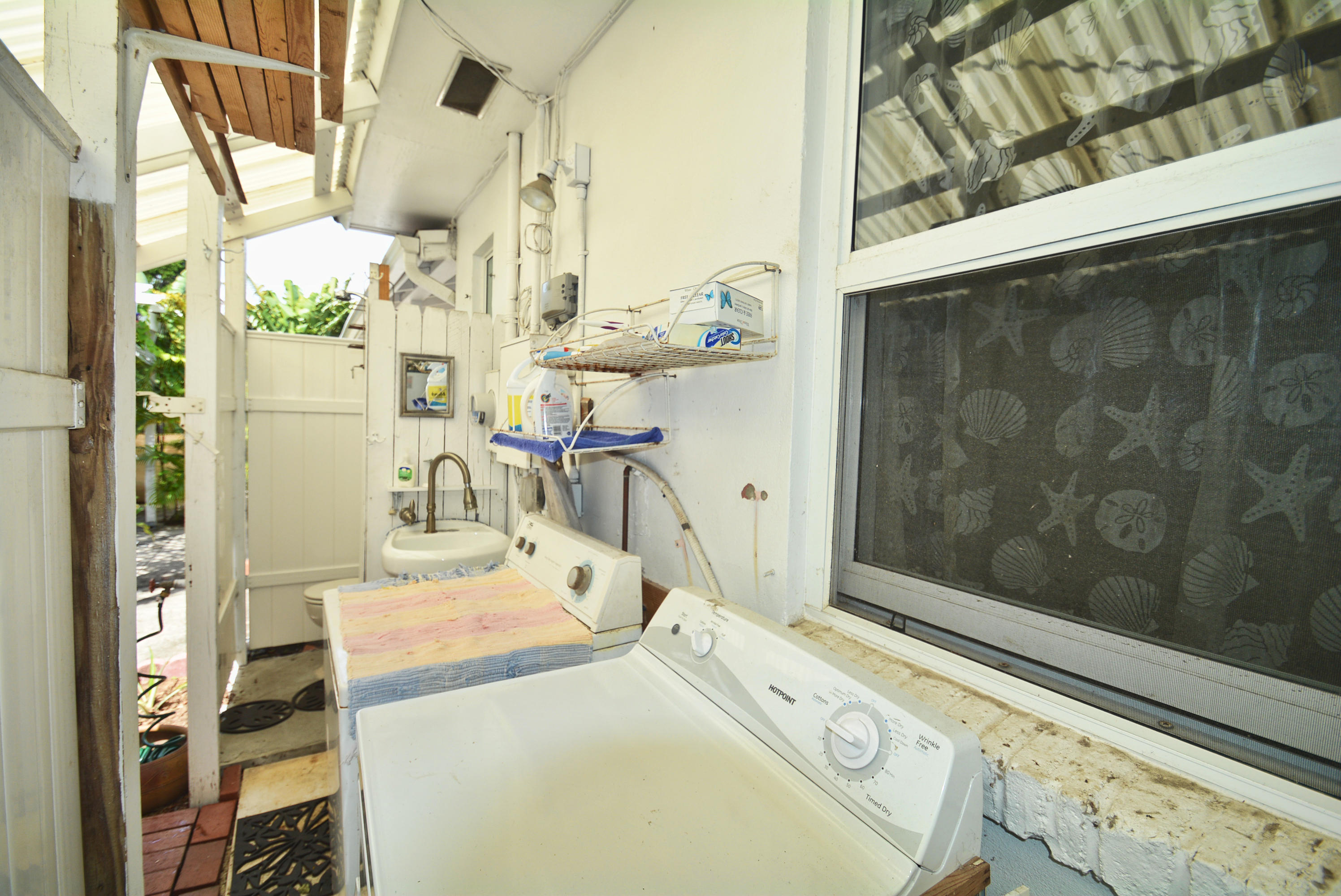 660 S Road Boynton Beach, FL 33435 - Photo 28 of 37 Laundry
