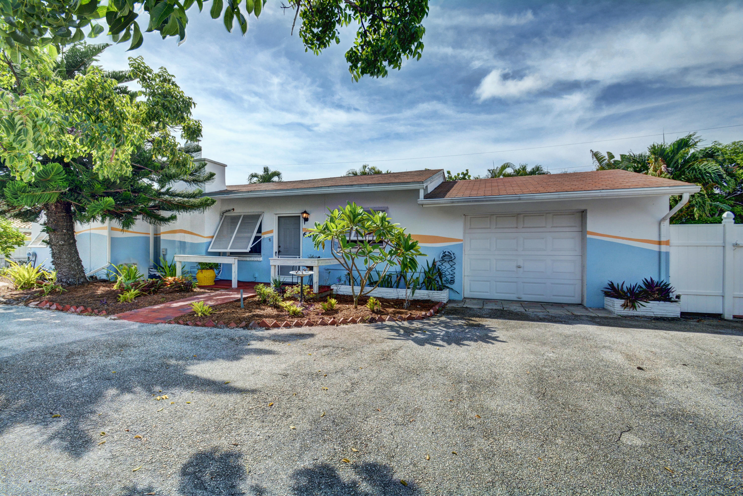 660 S Road Boynton Beach, FL 33435 - Photo 3 of 37 Front of Home