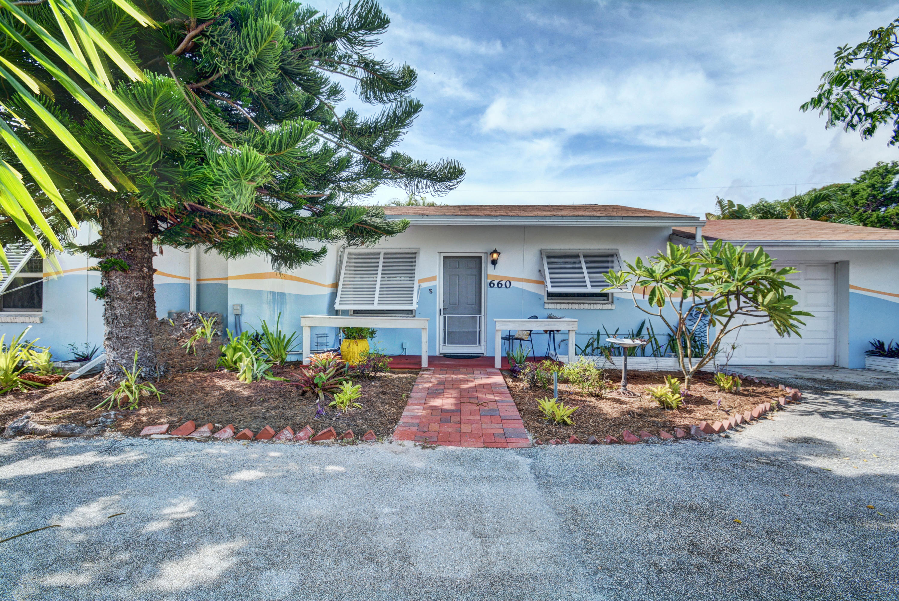 660 S Road Boynton Beach, FL 33435 - Photo 4 of 37 Front of Home