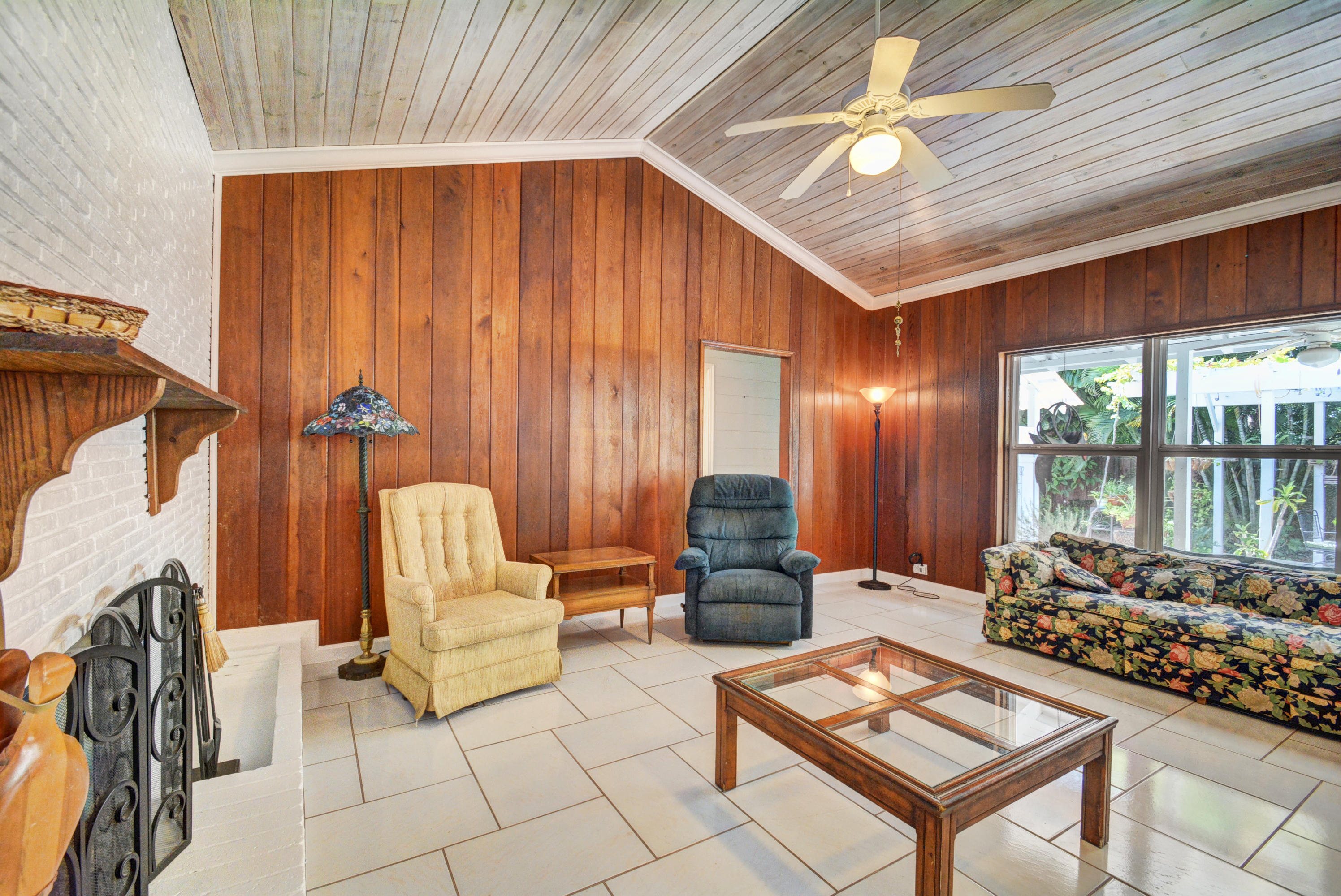 660 S Road Boynton Beach, FL 33435 - Photo 9 of 37 Crown Molding