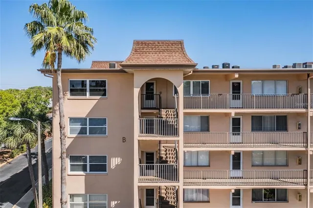 $1,700 | 2525 West Bay Drive, Unit B44, Belleair Bluffs, FL 33770