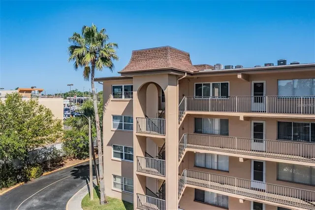 $1,700 | 2525 West Bay Drive, Unit B44, Belleair Bluffs, FL 33770