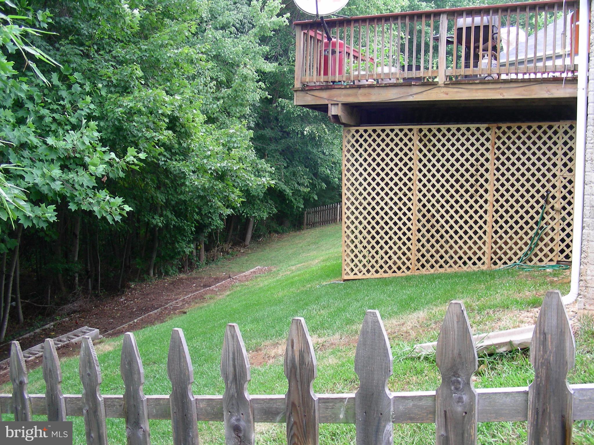 9422 Sandy Creek Road Fort Washington, MD 20744 - Photo 3 of 25 Exterior (Rear)
