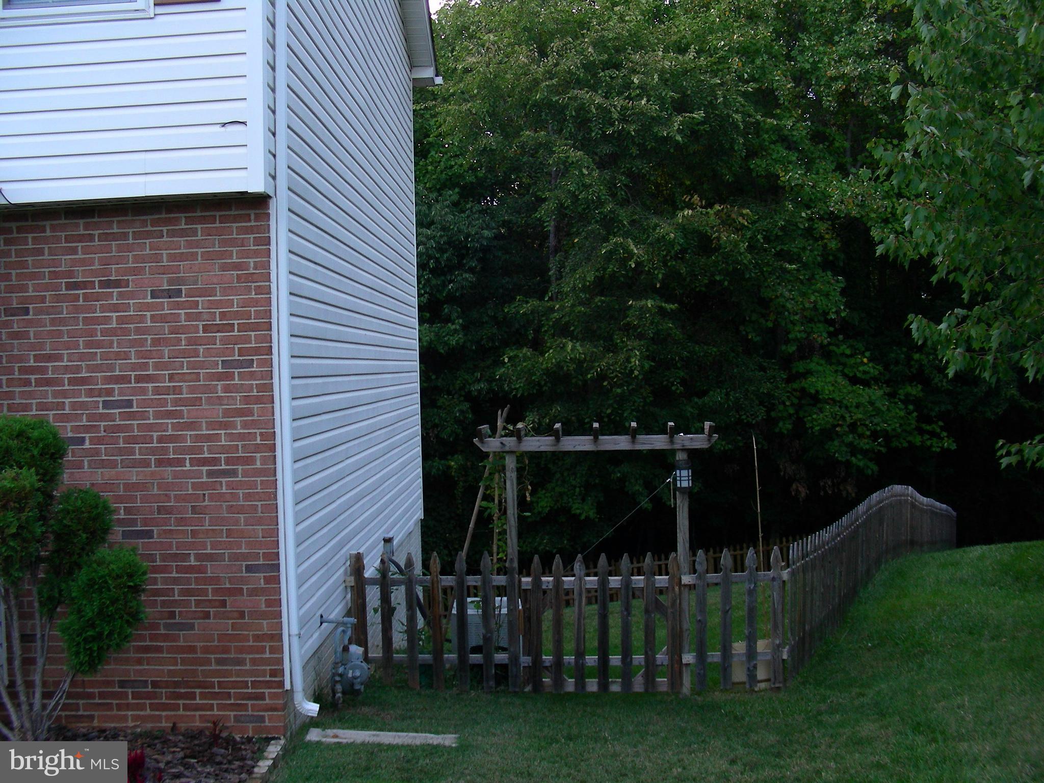 9422 Sandy Creek Road Fort Washington, MD 20744 - Photo 4 of 25 Exterior (General)