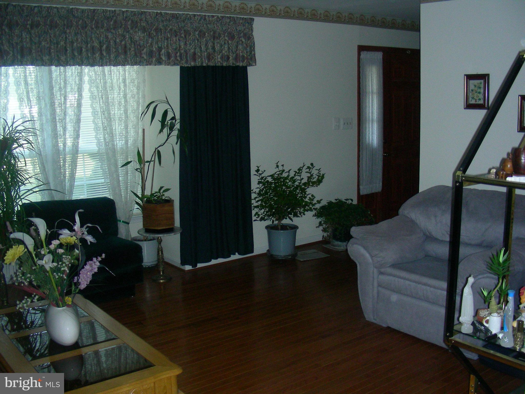 9422 Sandy Creek Road Fort Washington, MD 20744 - Photo 8 of 25 Living Room