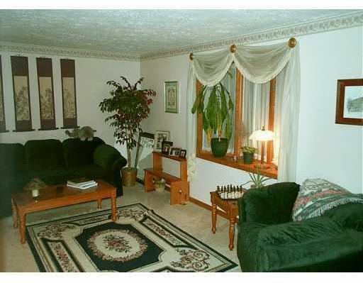 162 Fox Run Road Cranberry Township, PA 16066 - Photo 3 of 6 Living Room.