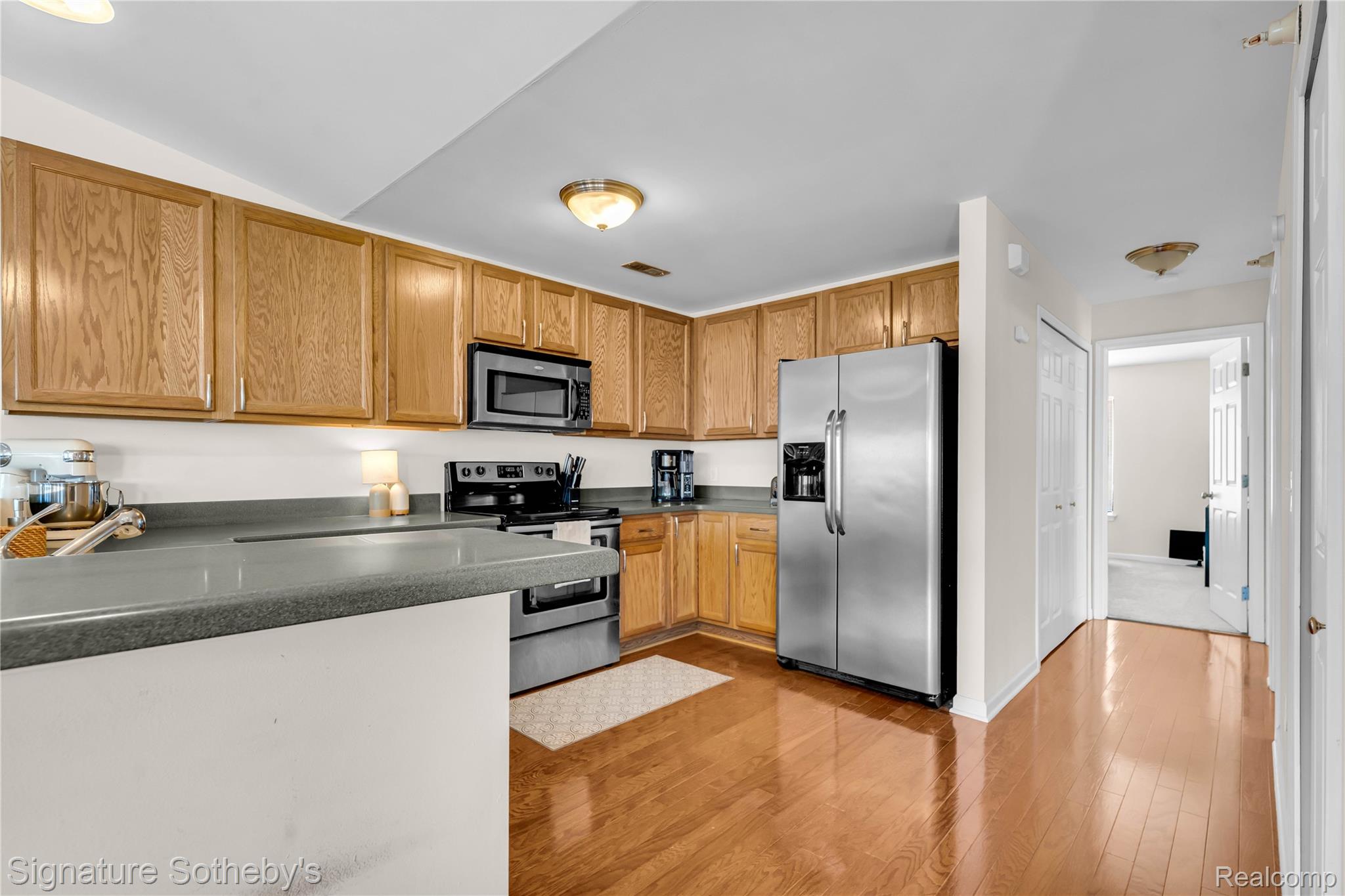 390 Hilton Road Ferndale, MI 48220 - Photo 5 of 23 06-390 Hilton Rd-6.jpg