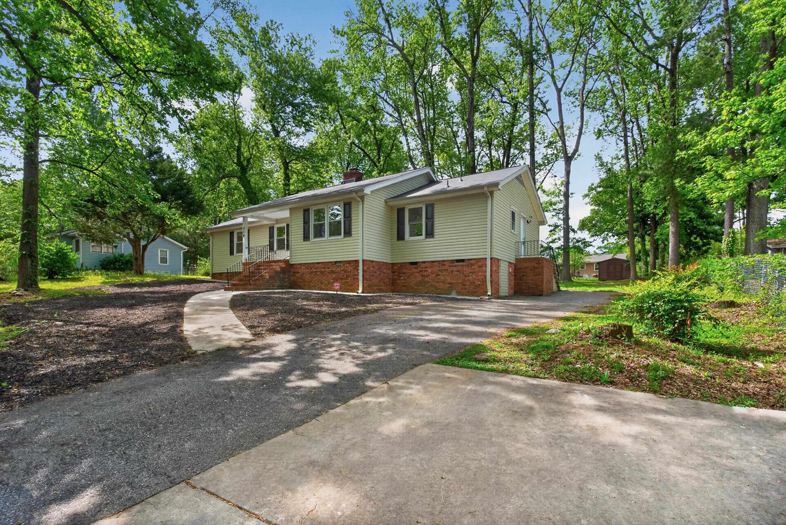 234 Greencreek Road Spartanburg, SC 29301 - Photo 2 of 21