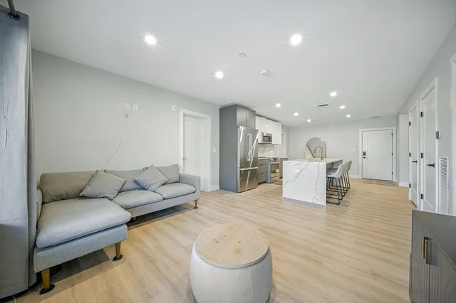 $3,000 | 25 2nd Street, Unit 206, Chelsea, MA 02150