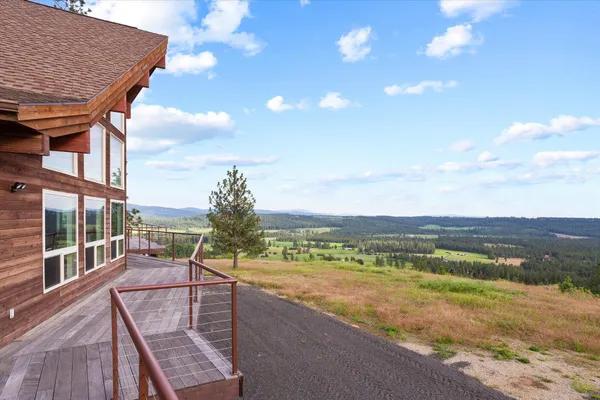 $1,300,000 | 29409 North Dunn Road, Chattaroy, WA 99003