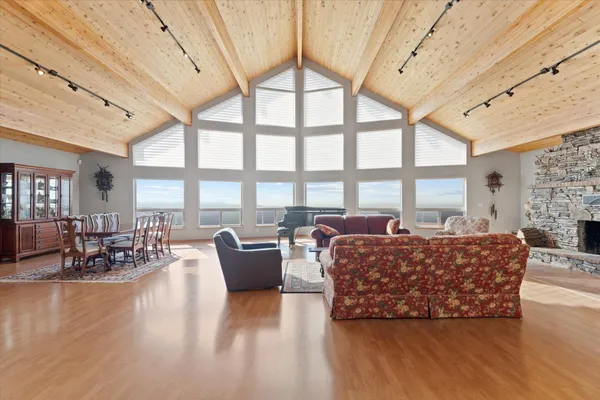 $1,300,000 | 29409 North Dunn Road, Chattaroy, WA 99003