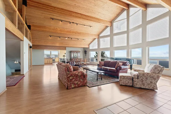$1,300,000 | 29409 North Dunn Road, Chattaroy, WA 99003