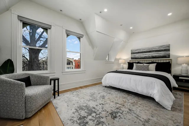 $1,350,000 | 5519 South Cornell Avenue, Chicago, IL 60637