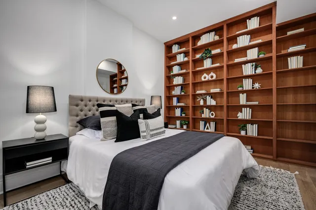 $1,350,000 | 5519 South Cornell Avenue, Chicago, IL 60637