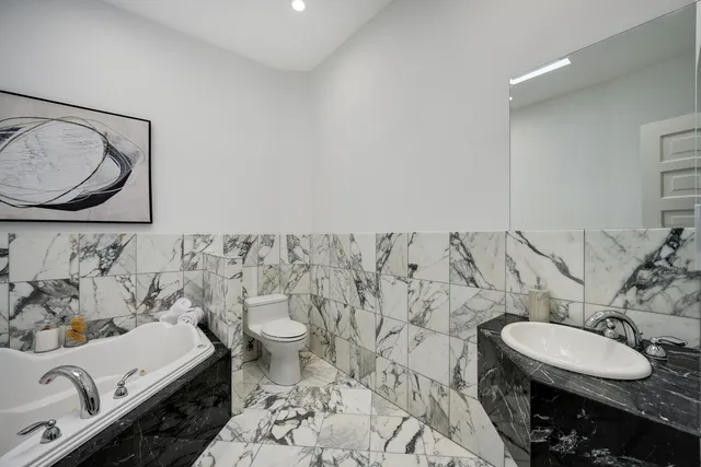 $1,350,000 | 5519 South Cornell Avenue, Chicago, IL 60637