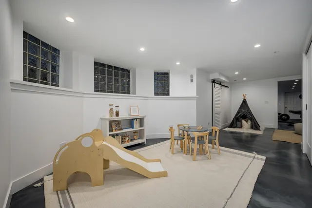 $1,350,000 | 5519 South Cornell Avenue, Chicago, IL 60637