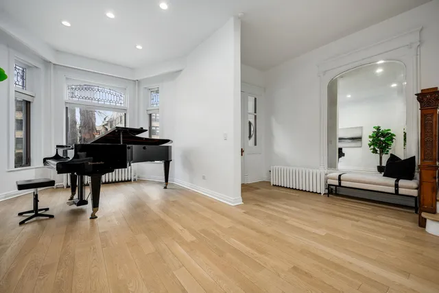 $1,350,000 | 5519 South Cornell Avenue, Chicago, IL 60637