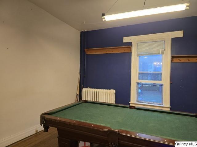 228 Wabash Avenue Carthage, IL 62321 - Photo 7 of 35 a room with a bench