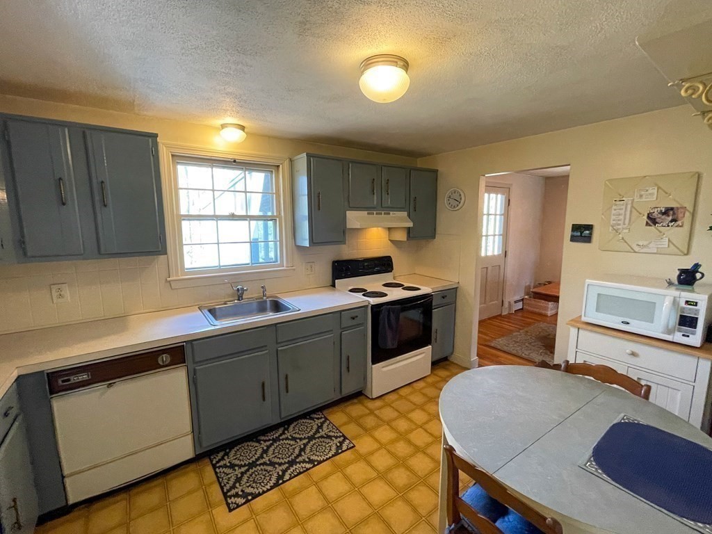381 High Plain Road Andover, MA 01810 - Photo 6 of 21