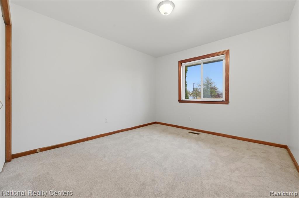 37625 Ryan Road Sterling Heights, MI 48310 - Photo 25 of 30