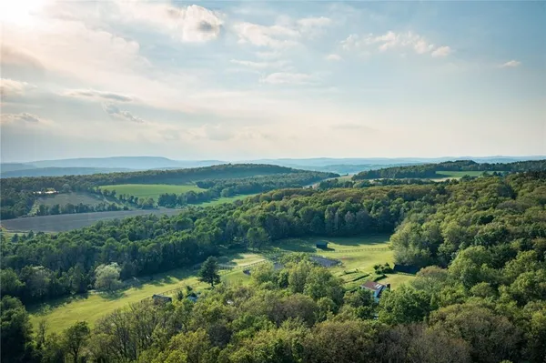 $3,100,000 | 5 Homestead Farm Lane, Millerton, NY 12546