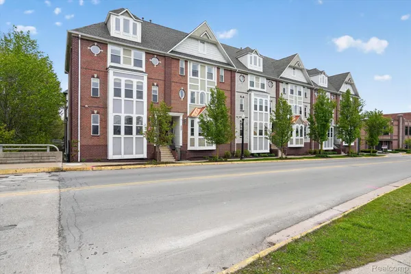 $400,000 | 223 North Michigan Avenue, Unit 12, Howell, MI 48843