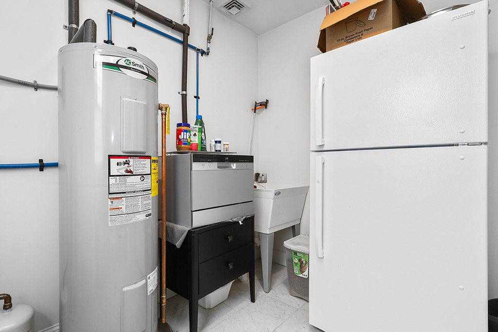 54 Raymond Street East Providence, RI 02914 - Photo 14 of 36